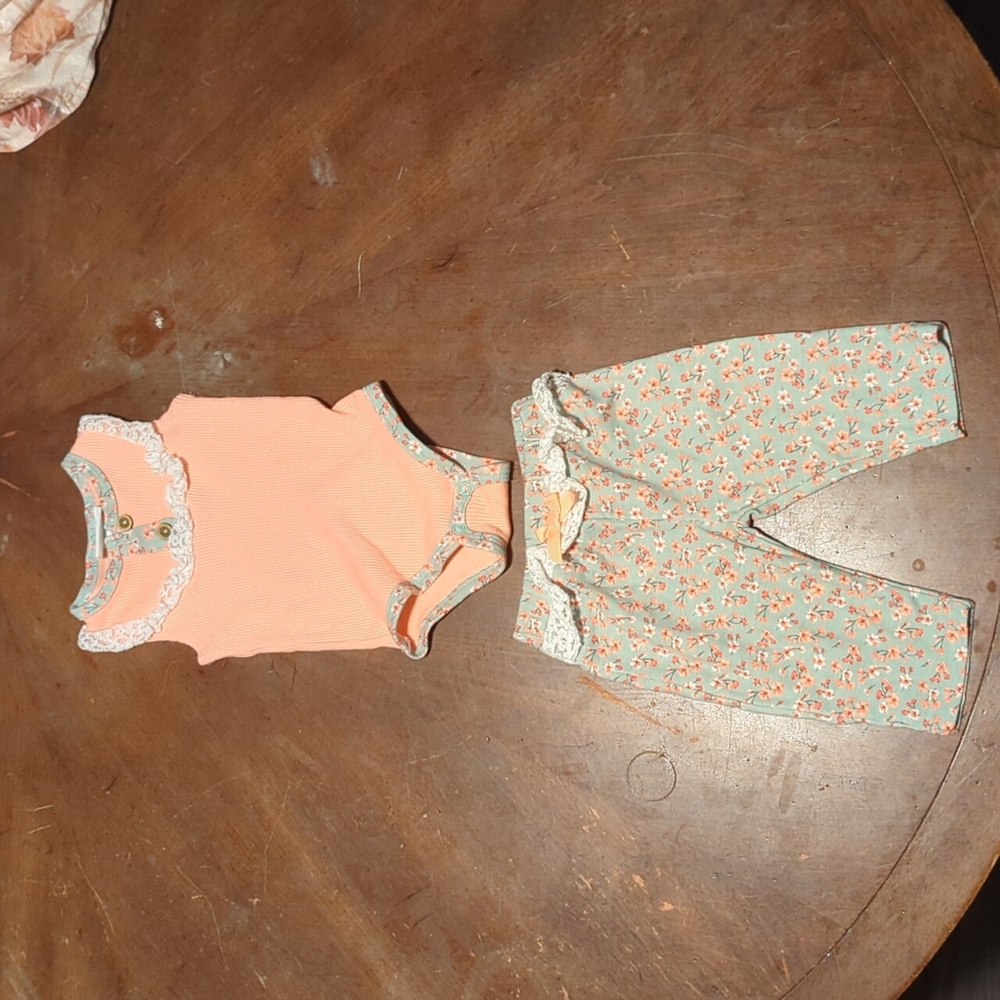 Daisy Fuentes outfit